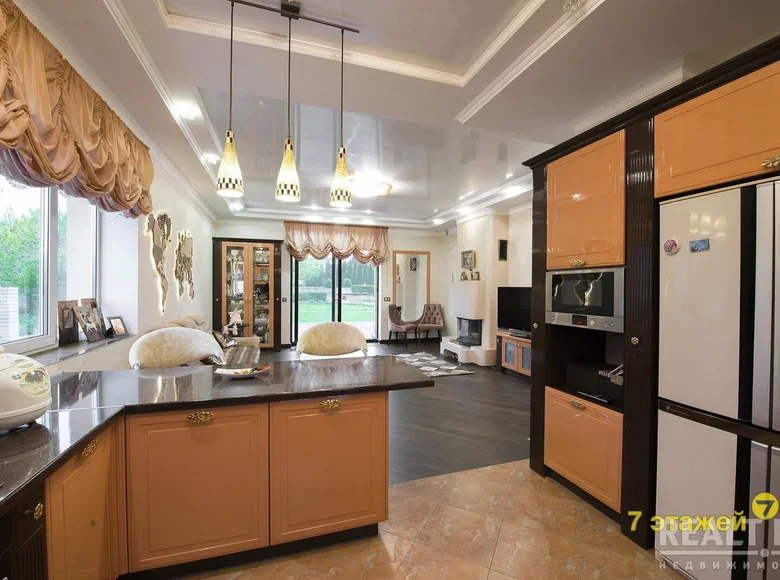 Cottage 362 m² in Ratomka, Belarus