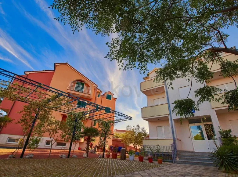 House 39 rooms 1 155 m² Grad Vodice, Croatia