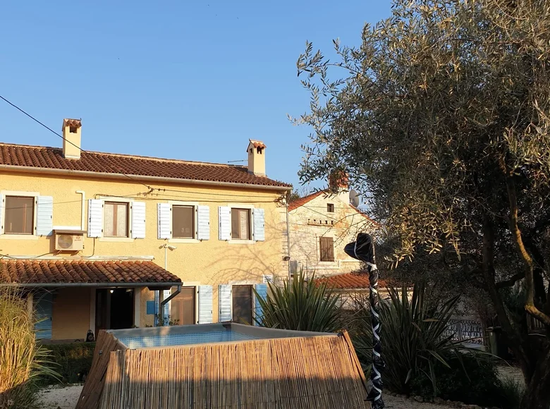 Dom wolnostojący 8 pokojów  Opcina Liznjan, Chorwacja