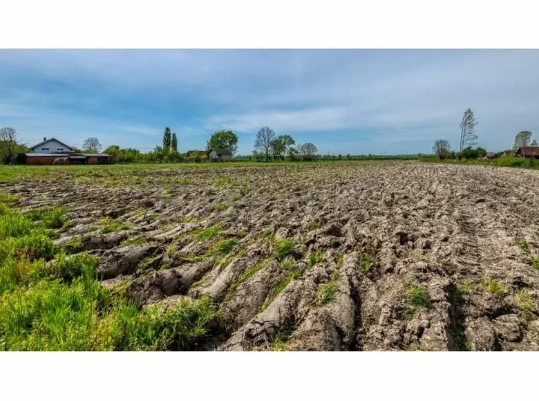 Land 10 736 m² Ivanic Grad, Croatia