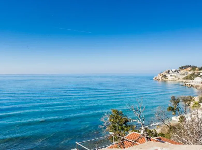 Atterrir  Krute, Monténégro