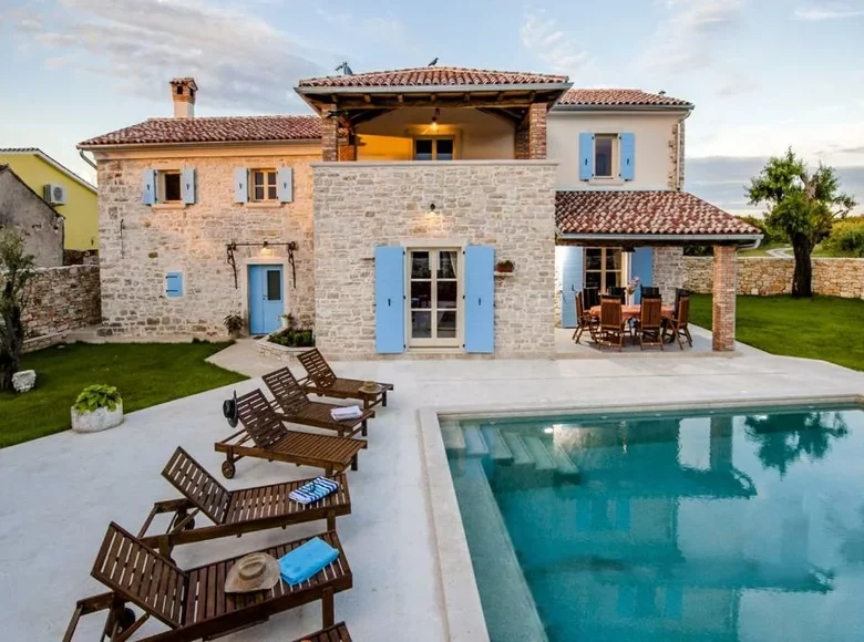 3 bedroom villa 320 m² Burici, Croatia