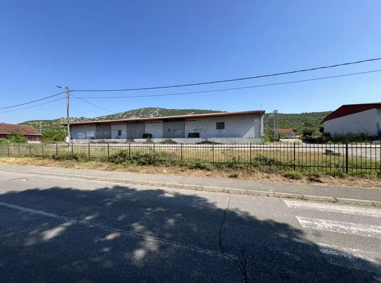 Nieruchomości komercyjne  Spuz, Czarnogóra