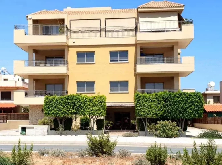 Commercial 693 m² in Limassol, Cyprus
