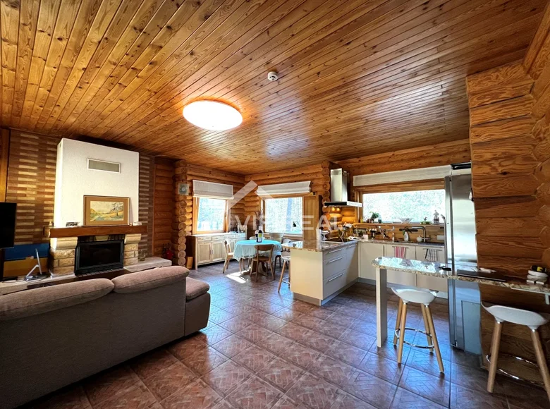 Casa 5 habitaciones 340 m² en Batciems, Letonia