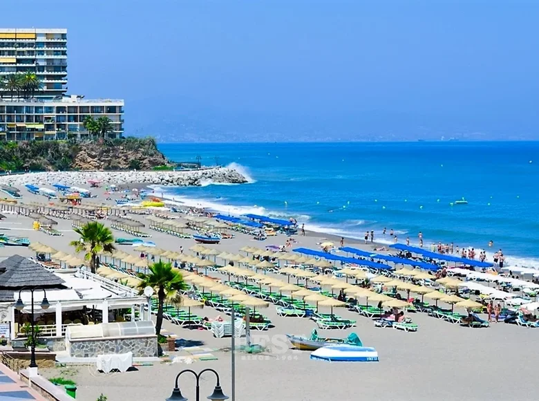 Hotel 12 300 m² in Almogia, Spain