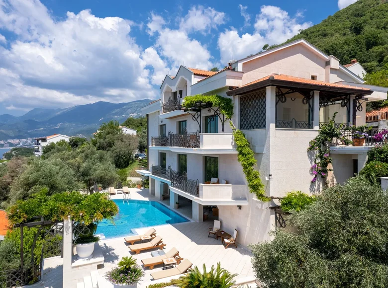 Villa 30 habitaciones 959 m² Budva, Montenegro