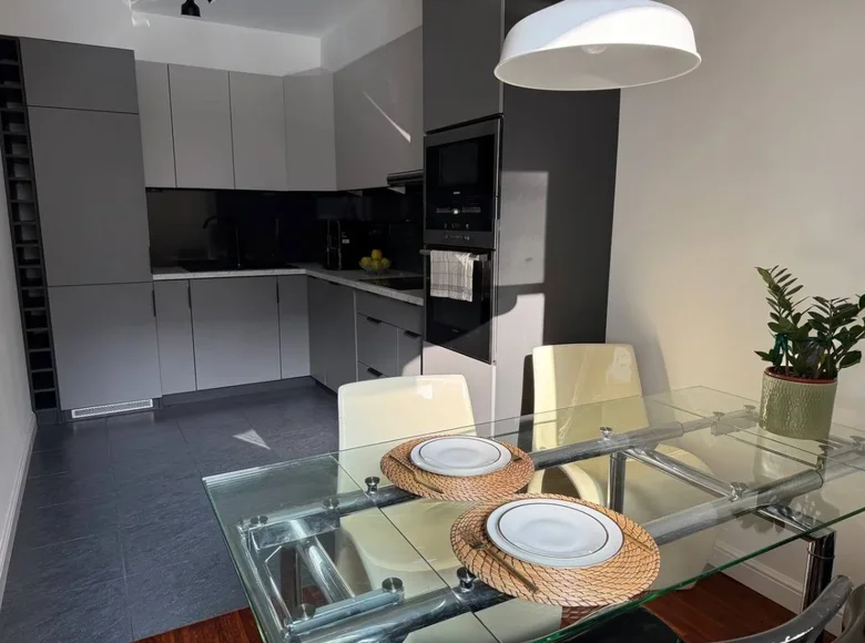 Apartamento 3 habitaciones 69 m² en Varsovia, Polonia