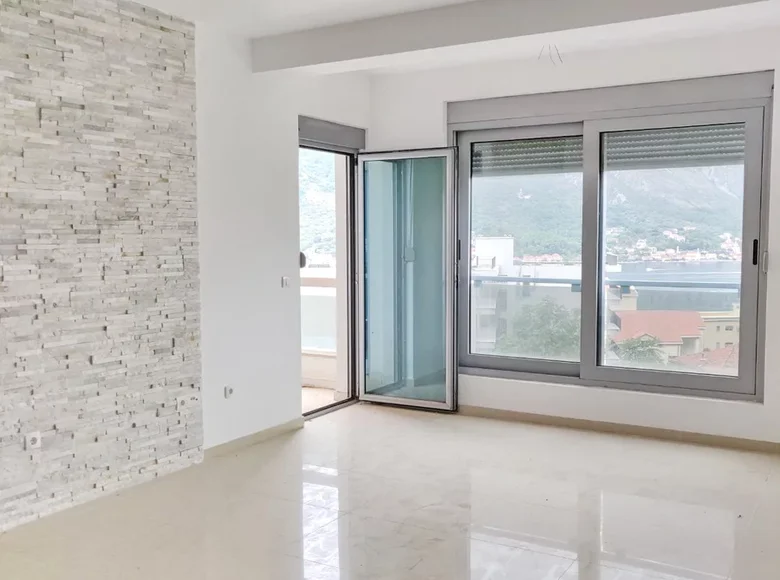 3 bedroom apartment 99 m² Dobrota, Montenegro