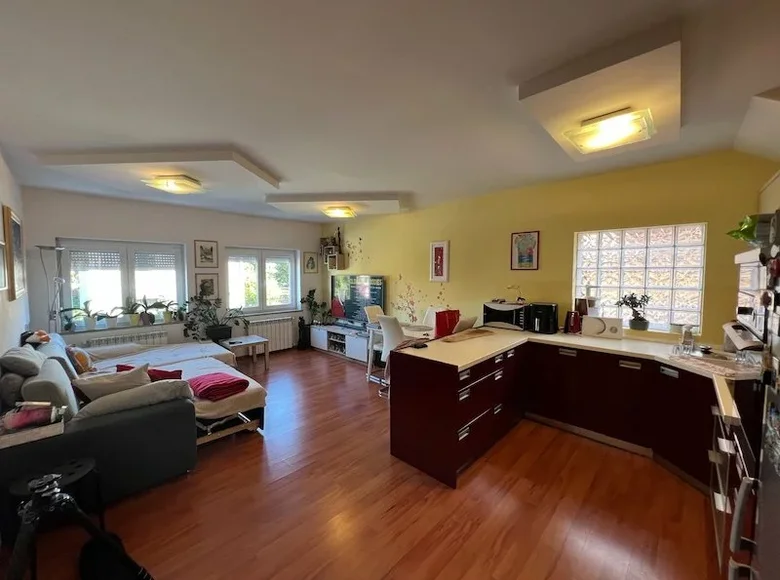 Maison de ville 118 m² Izola, Slovénie