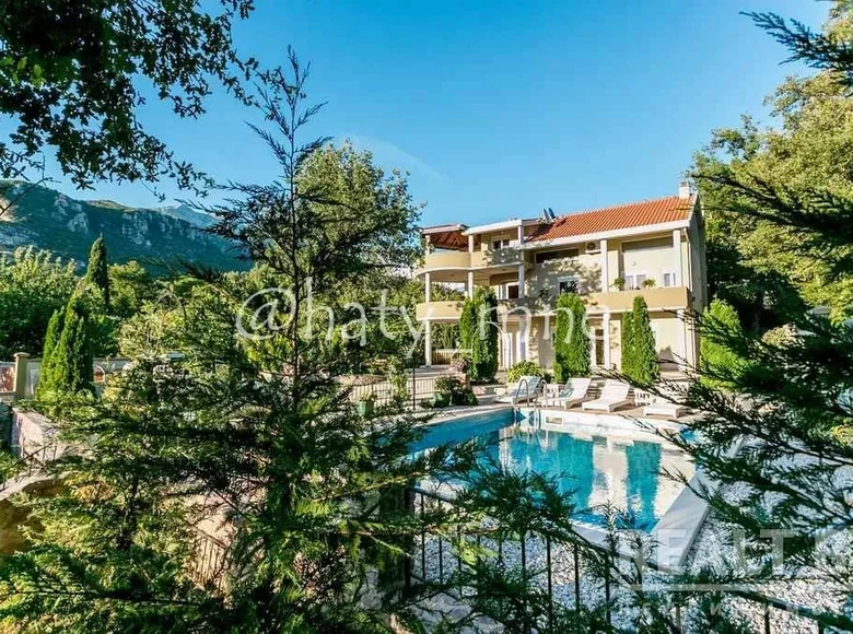 7 room house 396 m² in Herceg Novi, Montenegro