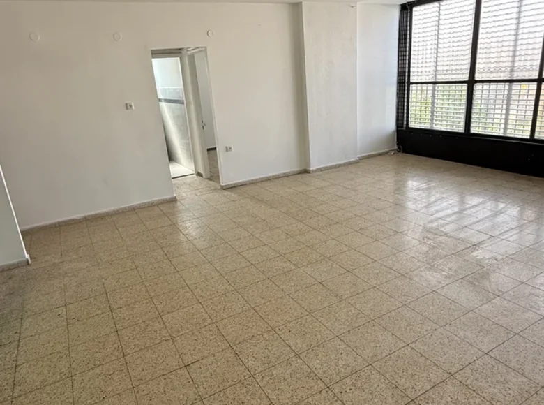 For rent in the heart of Bat Yam, on Rav Uziel Street 5600 nis/m