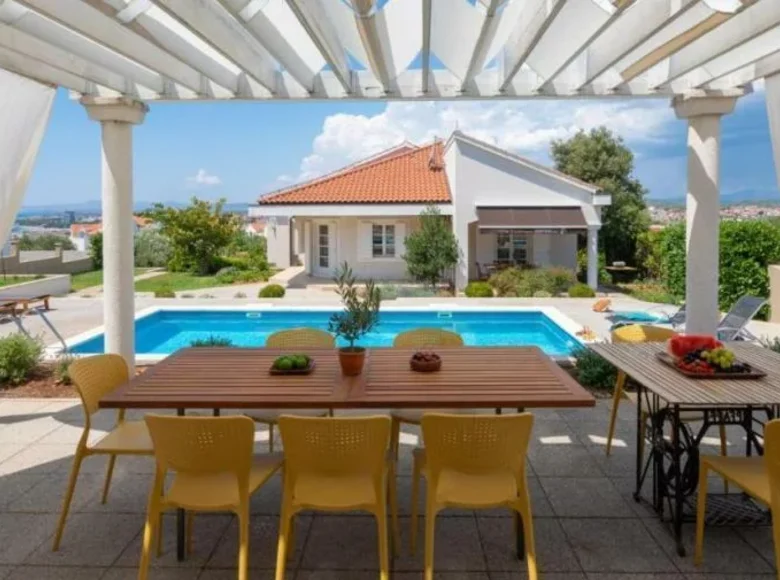 4 bedroom Villa 250 m² Grad Vodice, Croatia
