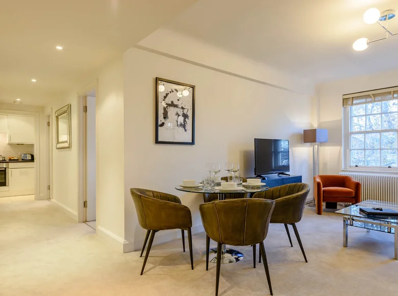 2 bedroom apartment 72 m² in London, United Kingdom