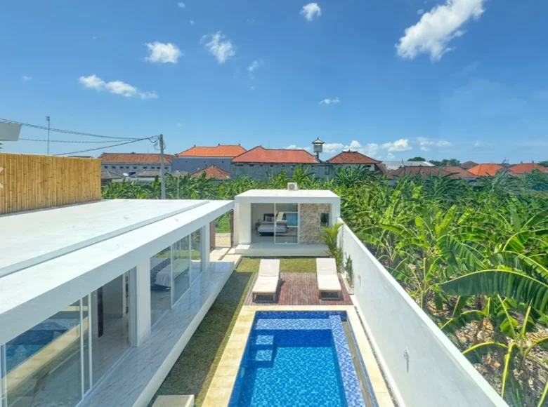 4 bedroom Villa 185 m² Kerobokan Kelod, Indonesia