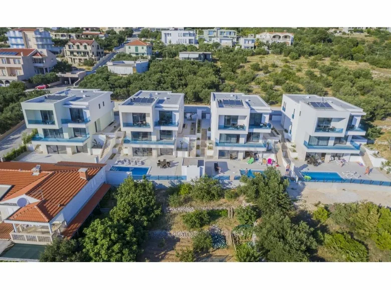 Villa 15 rooms 1 050 m² Makarska, Croatia