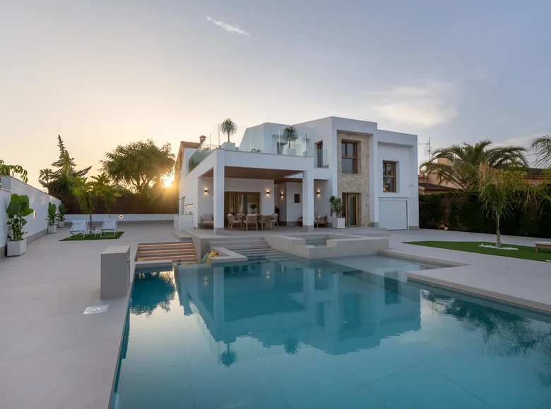 Villa de 4 dormitorios 227 m² Dehesa de Campoamor, Španjolska