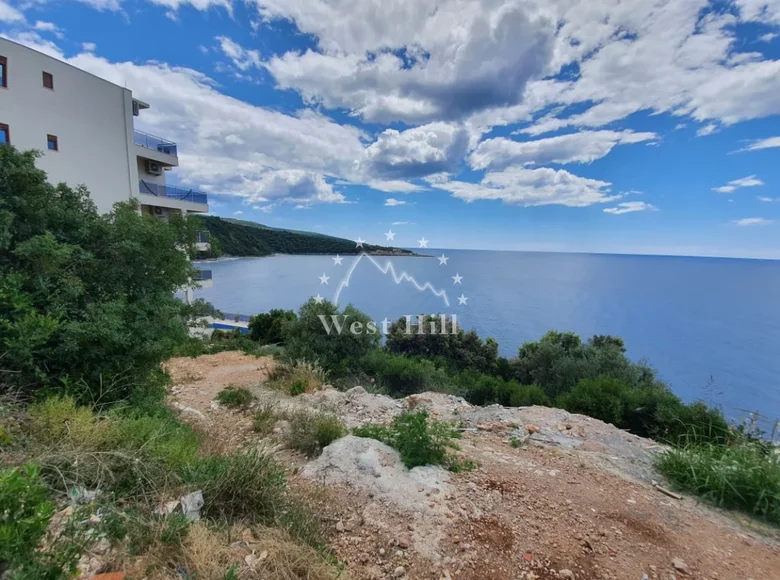 Atterrir  Dobra Voda, Monténégro