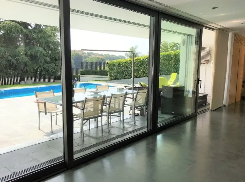 Вилла 4 спальни 376 м² Барселона, Испания