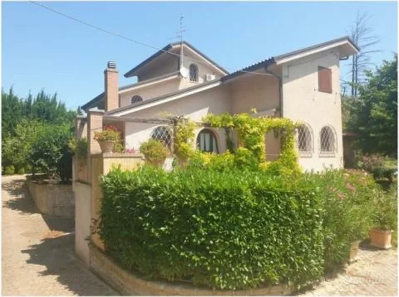 Willa 14 pokojów 600 m² Civitanova Marche, Włochy
