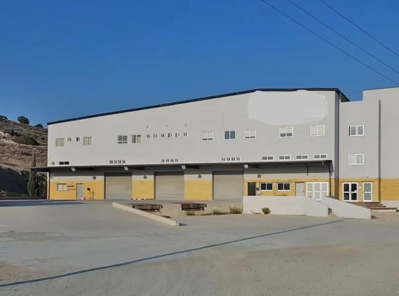 Склад  Монагрулли, Кипр