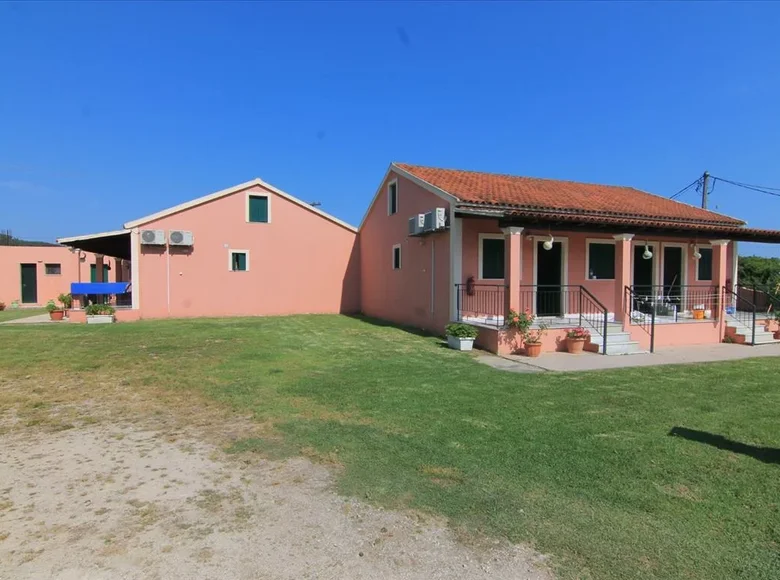 Hotel 385 m² en Kato Agios Markos, Grecia