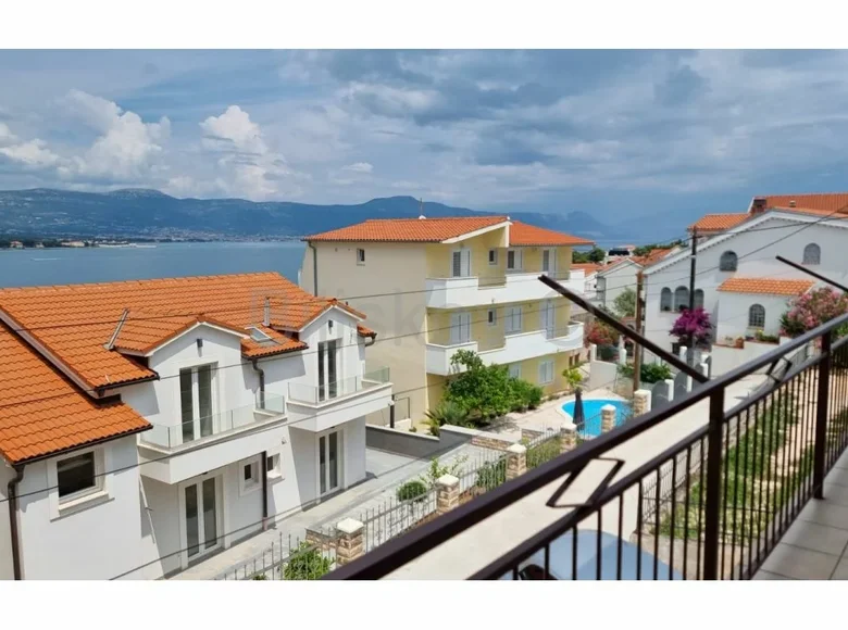 5 room house 112 m² Mastrinka, Croatia