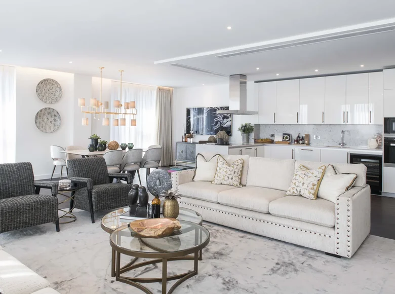 3 bedroom apartment 159 m² in London, United Kingdom