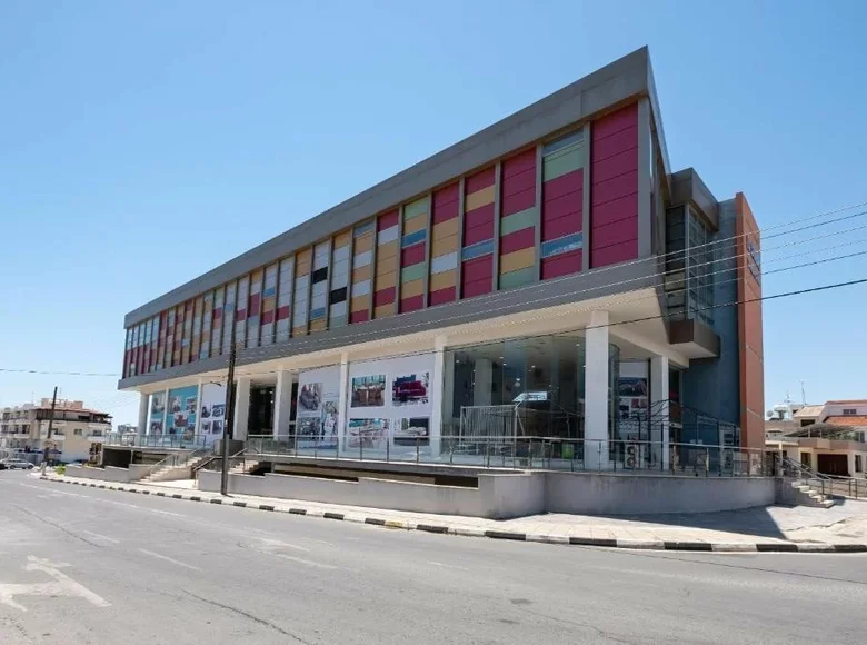 Commercial property 2 340 m² in Larnaca, Cyprus