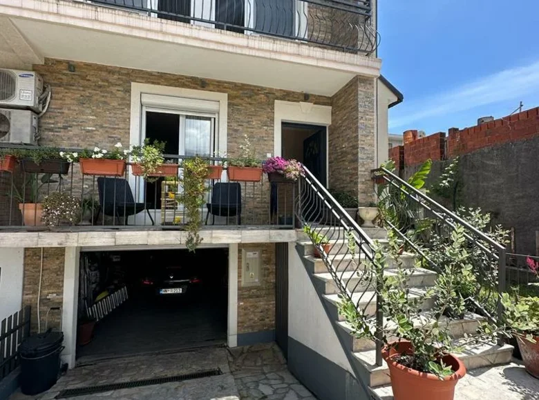 3 bedroom house 197 m² Zelenika, Montenegro