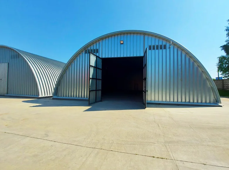 Warehouse 1 room 330 m² in Zaslauje, Belarus