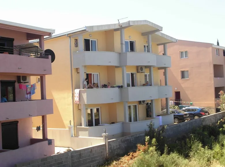 Hotel 311 m² Pecurice, Montenegro