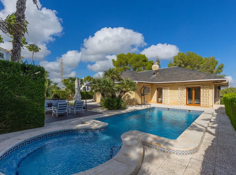 villa de 5 dormitorios 366 m² Orihuela, Španjolska