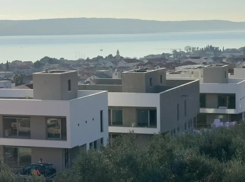 4 bedroom Villa 250 m² Kastel Sucurac, Croatia