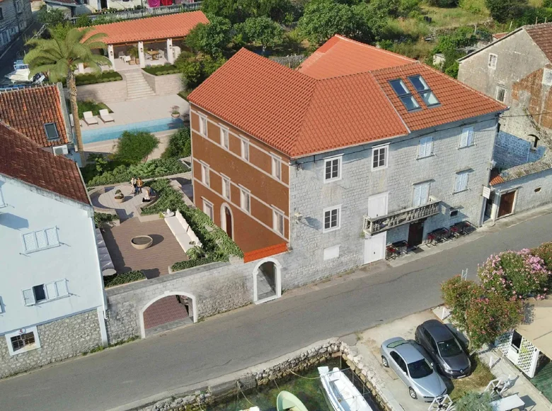 4 bedroom Villa 450 m² Prcanj, Montenegro