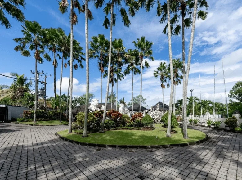 Villa 10 Schlafzimmer 2 288 m² Nyambu, Indonesien