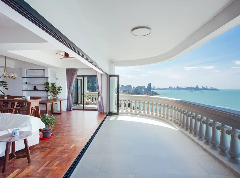 Piso independiente 2 habitaciones 164 m² Na Kluea, Tailandia