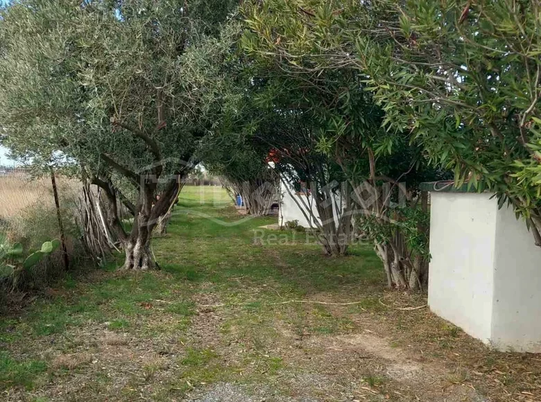 Land 2 025 m² Finikes, Greece