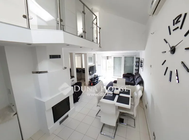 House 2 bathrooms 126 m² in Central Hungary, All countries