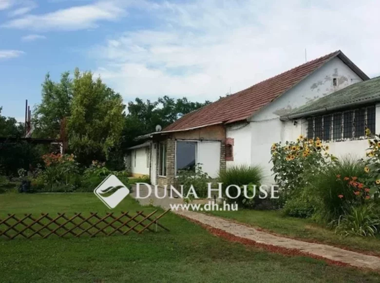Cottage 2 bathrooms 170 m² in Central Hungary, Hungary