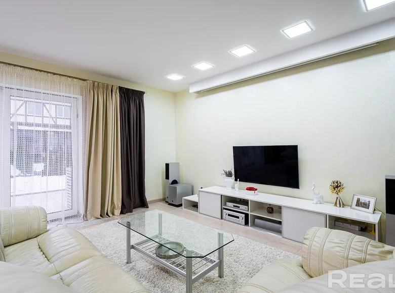 Townhouse 283 m² Tarasava, Belarus
