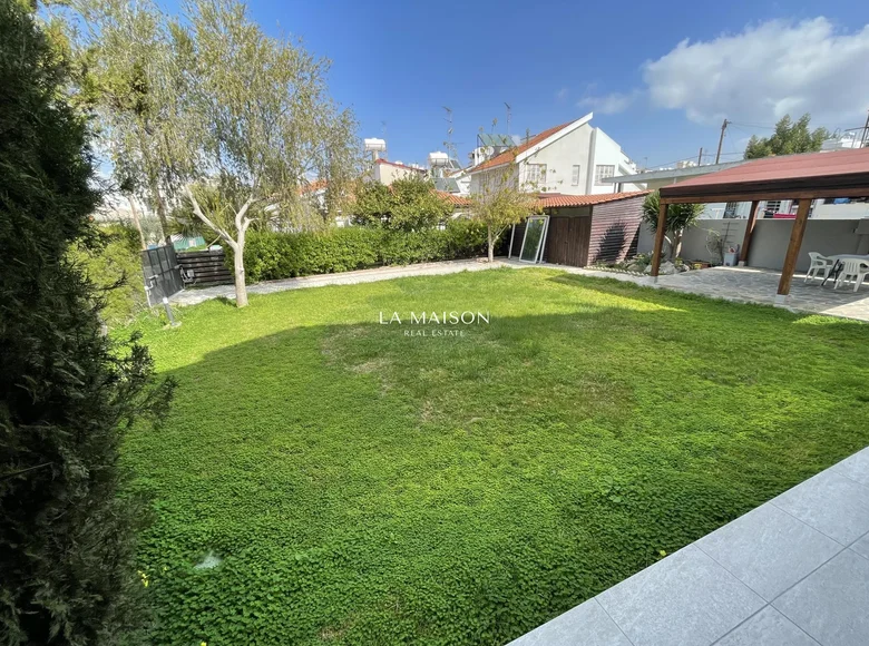 4 bedroom house 240 m² in Nicosia, Cyprus