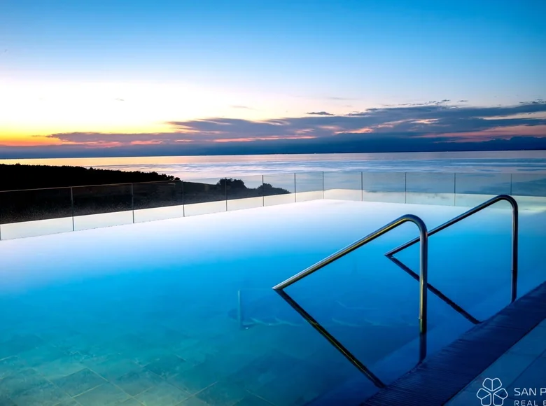 2 bedroom apartment 93 m² Basanija, Croatia