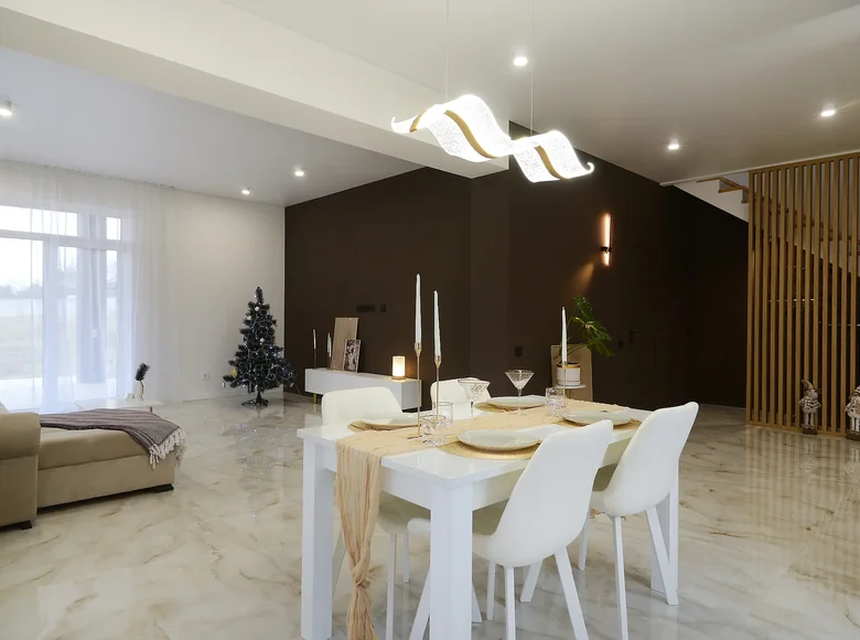 Dom wolnostojący 5 pokojów 230 m² Anopal, Białoruś