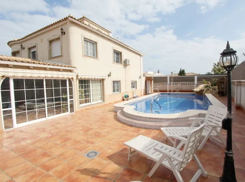 Villa 6 habitaciones 400 m² Torrevieja, Španjolska
