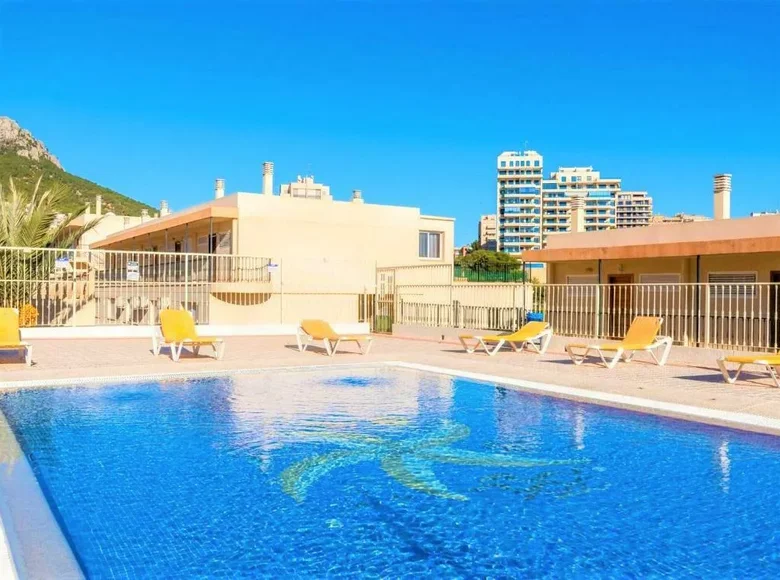 Mieszkanie 2 pokoi 85 m² Calp, Hiszpania