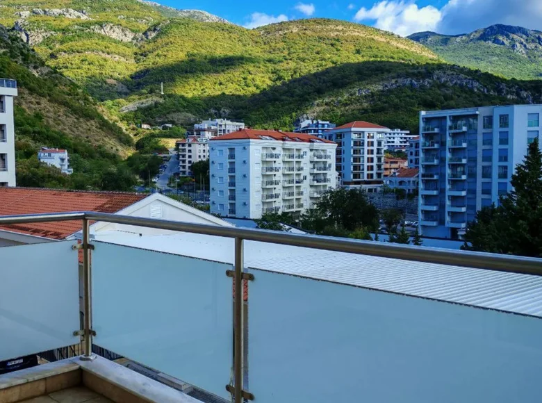 2 bedroom apartment 80 m² Becici, Montenegro