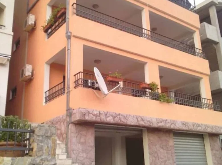 Hôtel 500 m² à Petrovac, Monténégro