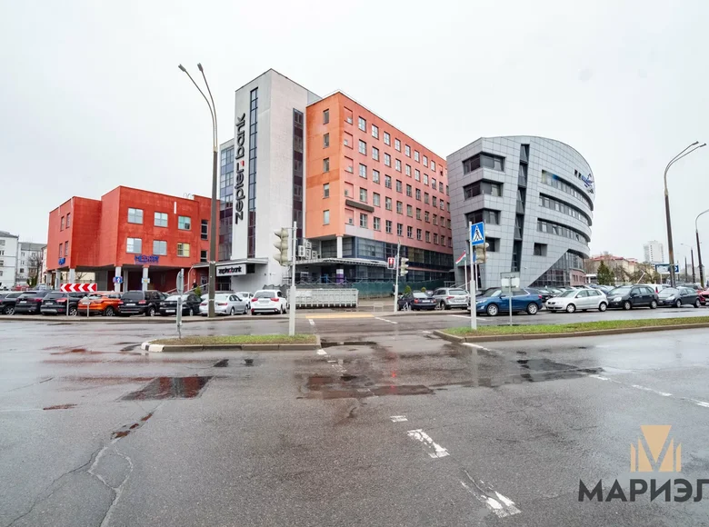 Oficina 3 habitaciones 117 m² en Minsk, Belarús