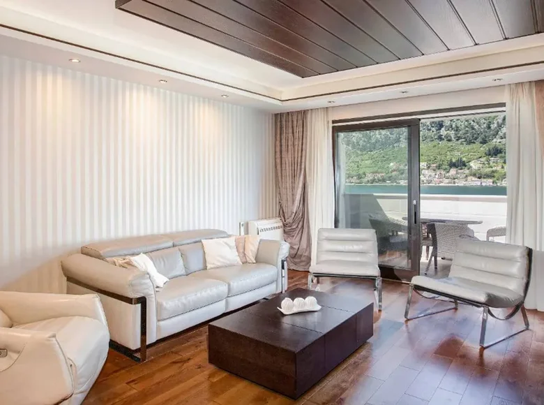 Apartamento 2 habitaciones 90 m² Dobrota, Montenegro